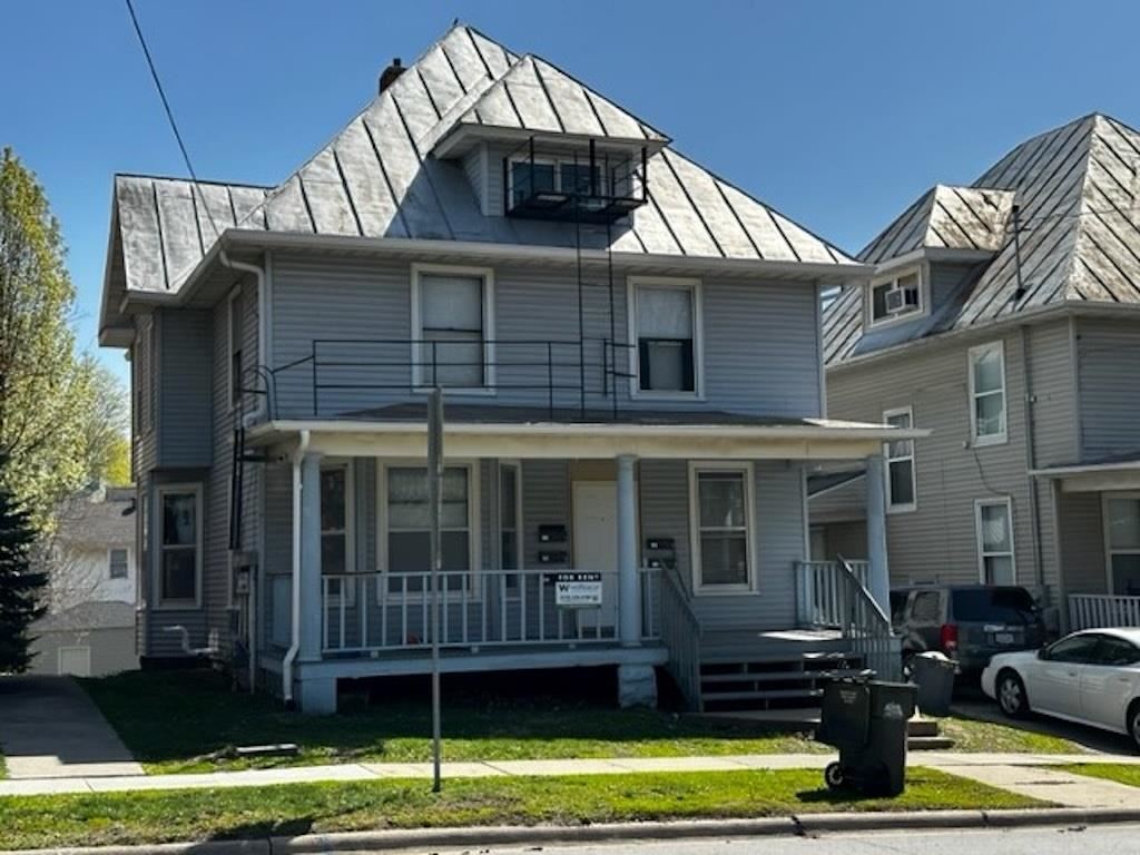 Iowa City IA, 905 E Burlington Street