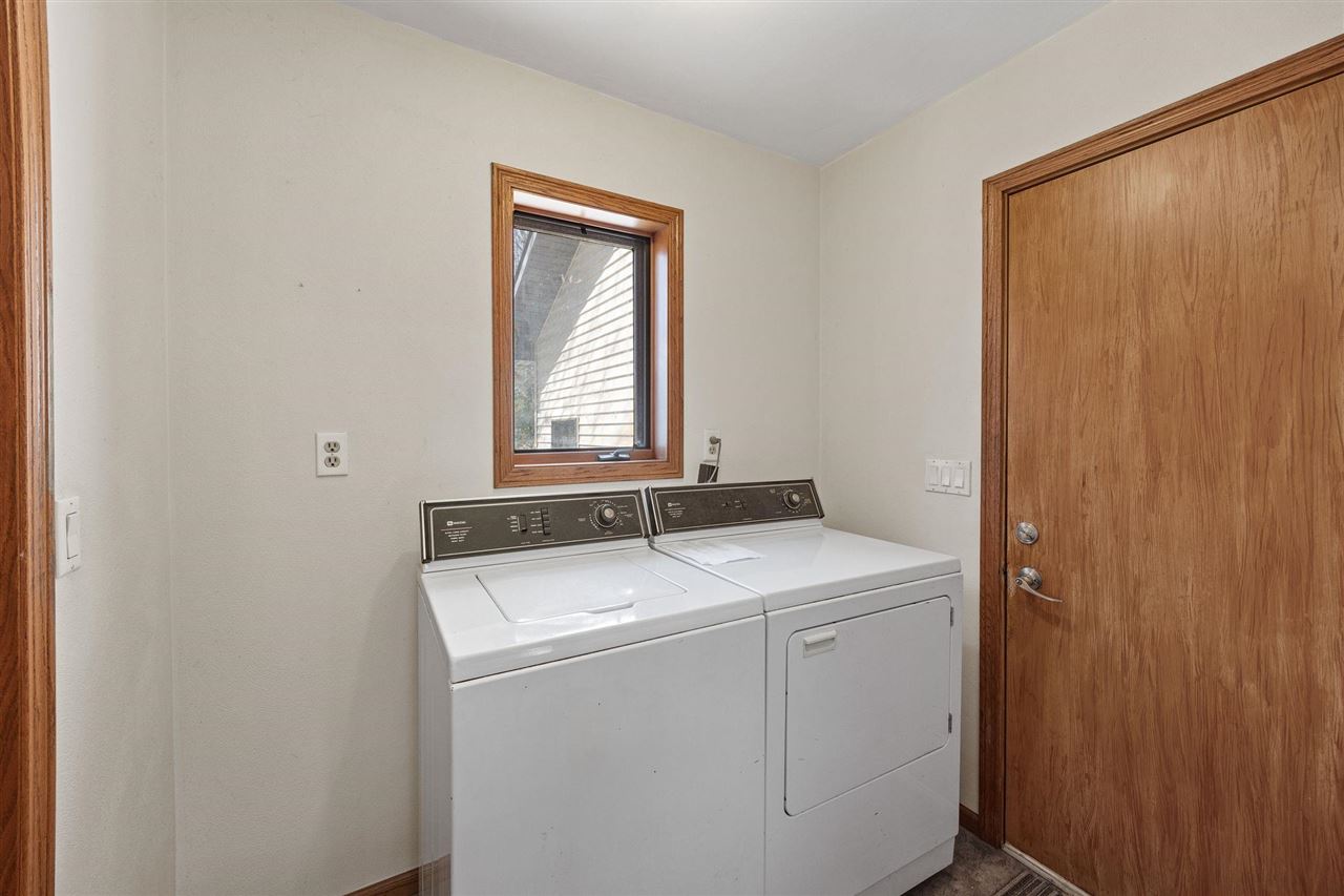 1514 Park Ridge Drive NW Swisher IA 52338