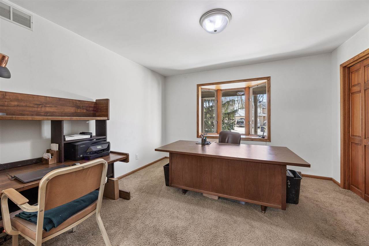 1514 Park Ridge Drive NW Swisher IA 52338