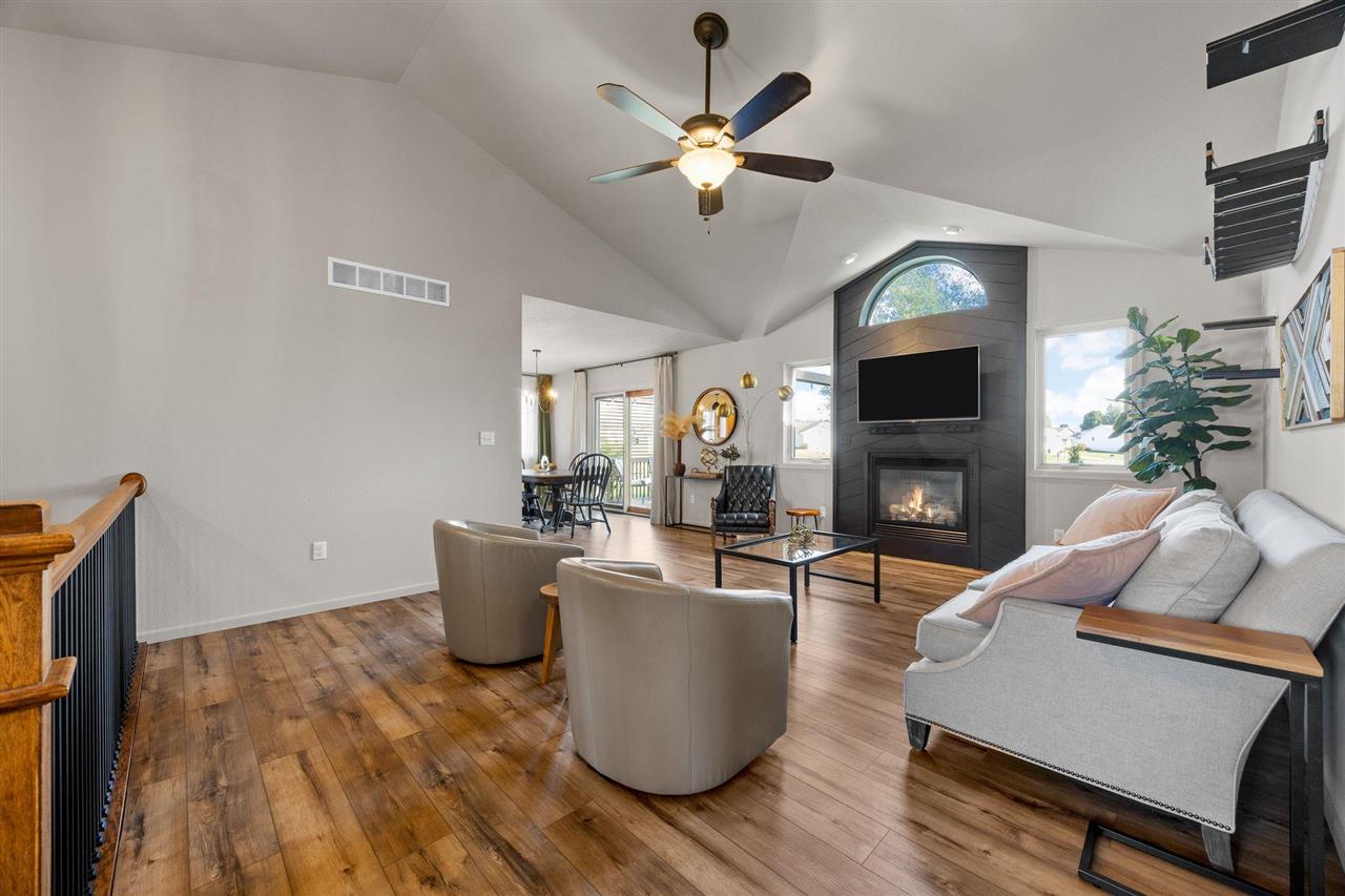 149 Country Club Court Anamosa IA 52205