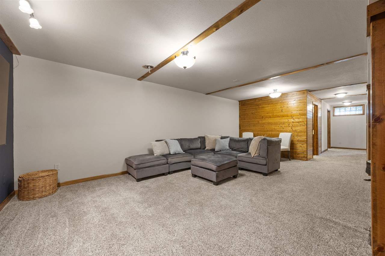 149 Country Club Court Anamosa IA 52205