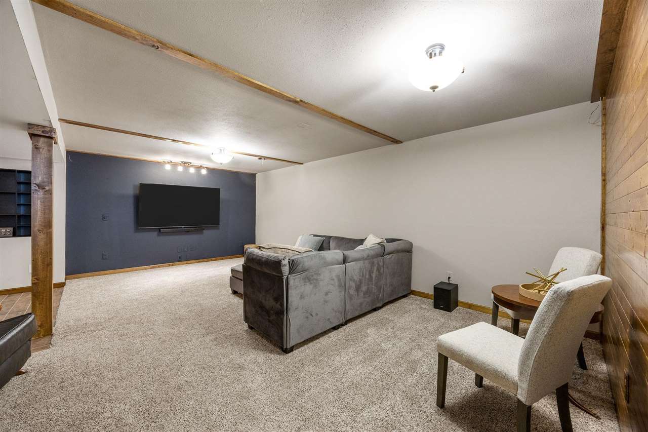 149 Country Club Court Anamosa IA 52205