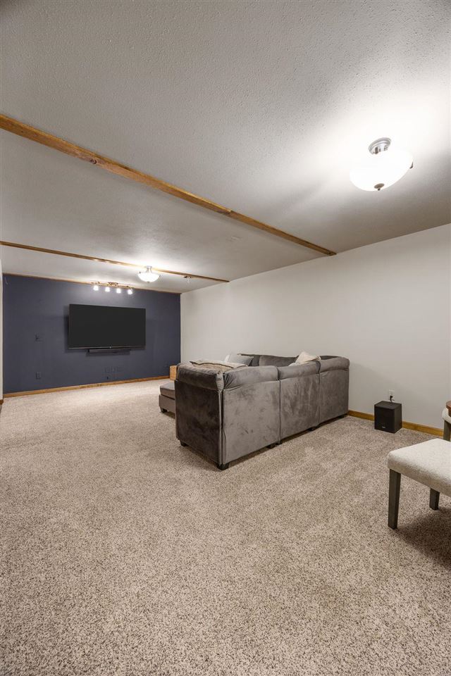 149 Country Club Court Anamosa IA 52205