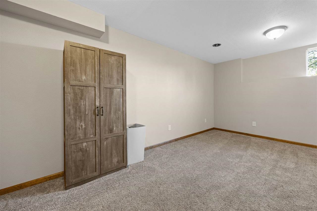 149 Country Club Court Anamosa IA 52205