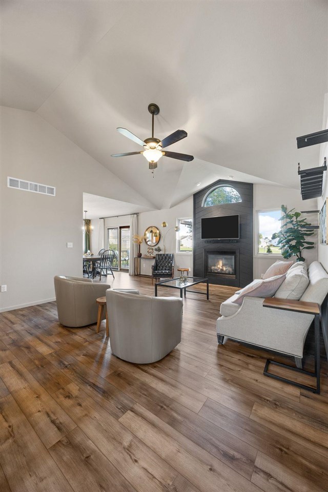 149 Country Club Court Anamosa IA 52205