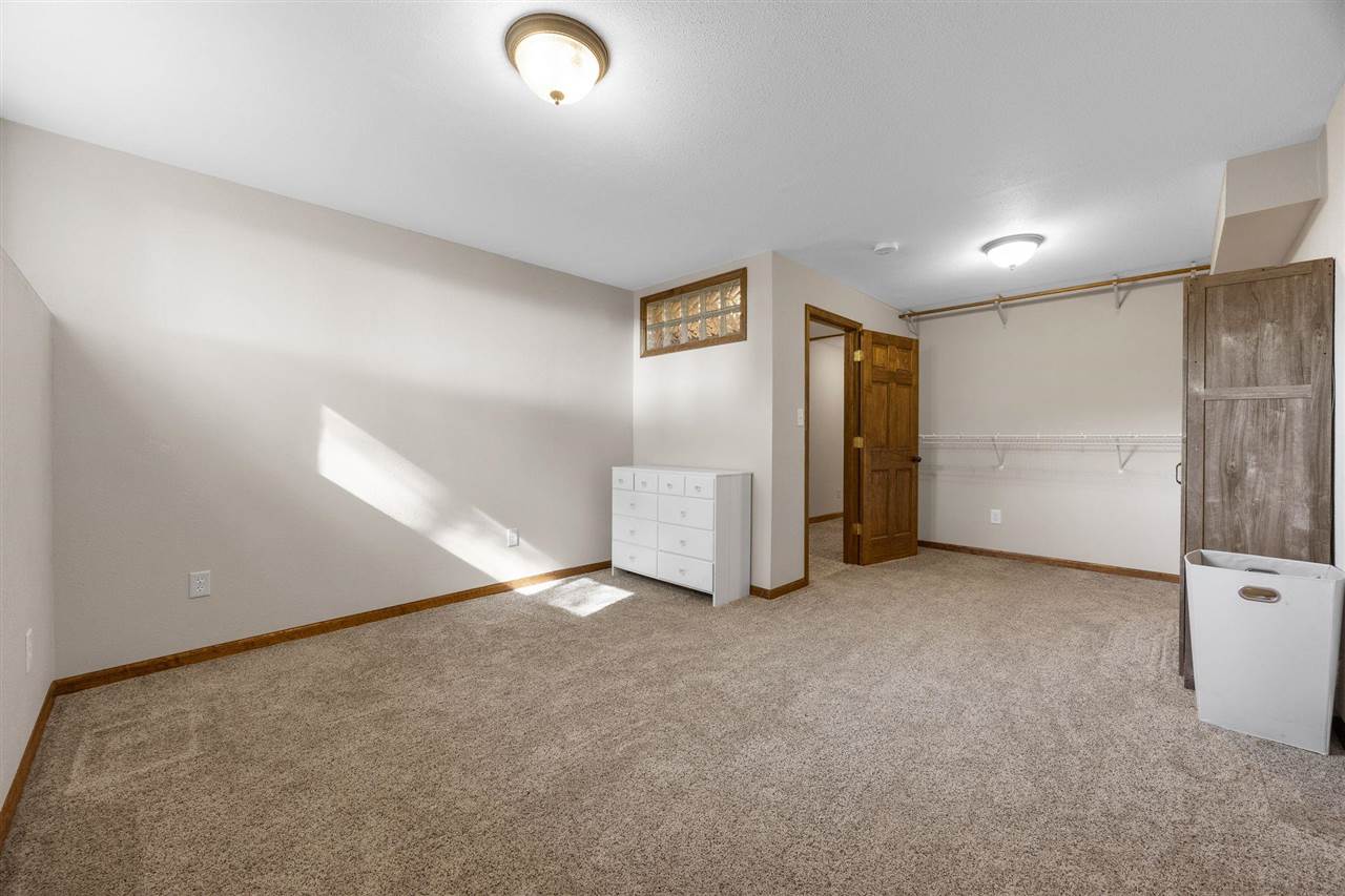 149 Country Club Court Anamosa IA 52205