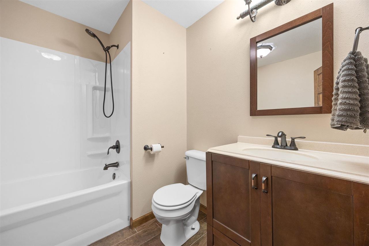 149 Country Club Court Anamosa IA 52205