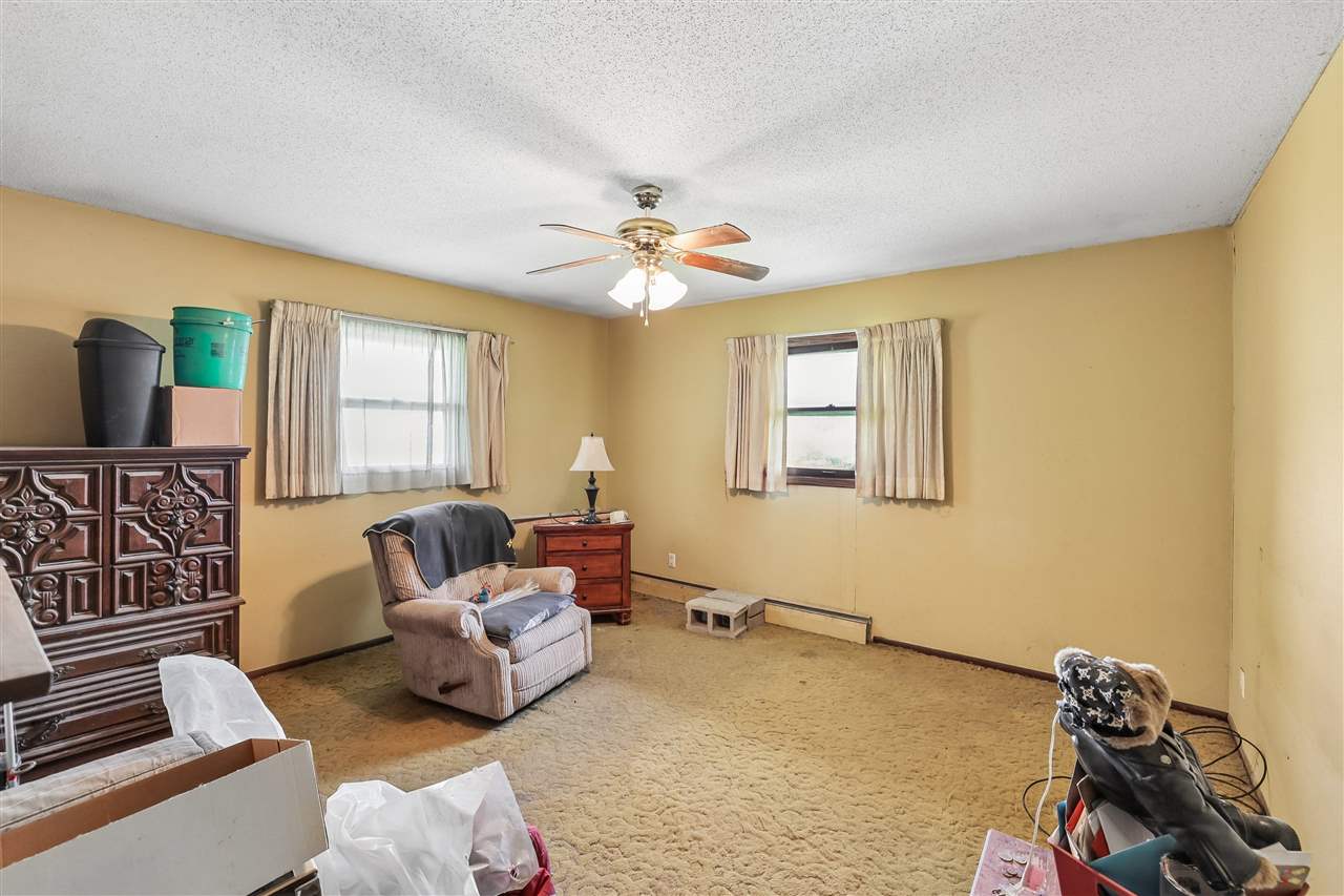 1742 520th Avenue Deep River IA 52222
