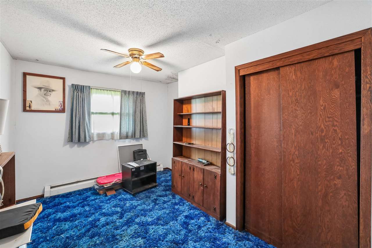 1742 520th Avenue Deep River IA 52222