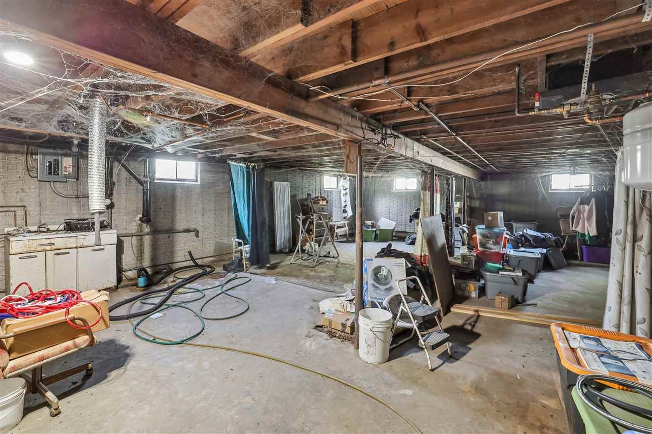 1742 520th Avenue Deep River IA 52222