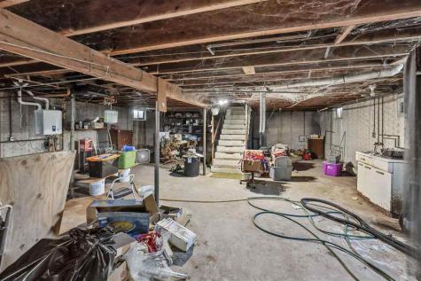 1742 520th Avenue Deep River IA 52222