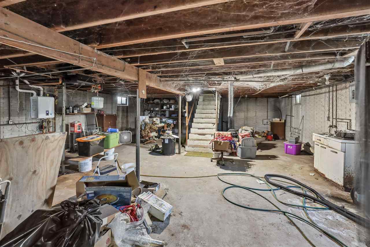 1742 520th Avenue Deep River IA 52222
