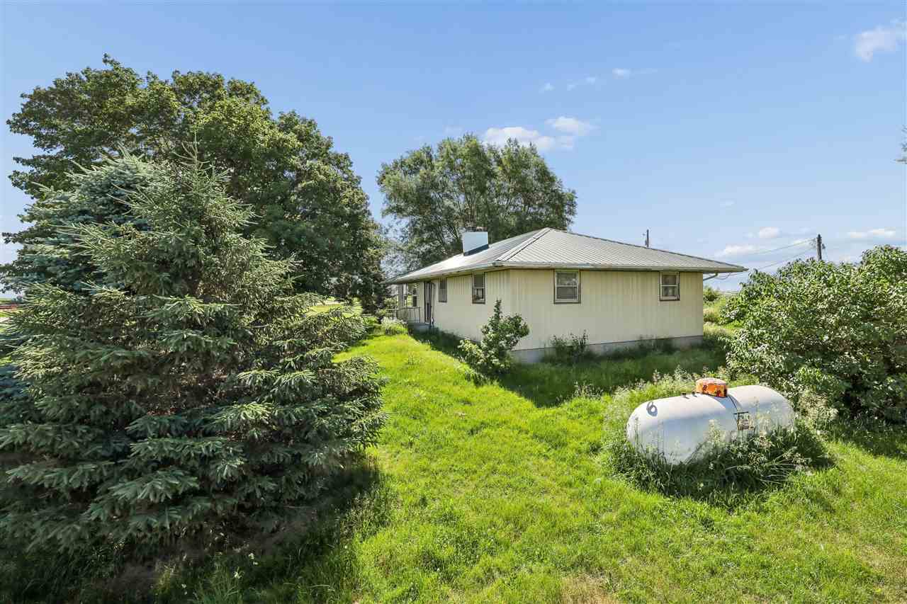 1742 520th Avenue Deep River IA 52222
