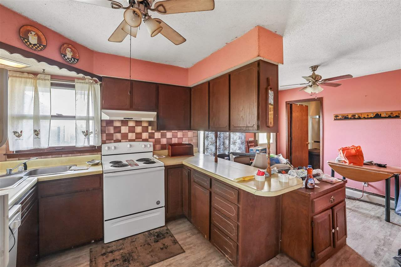 1742 520th Avenue Deep River IA 52222
