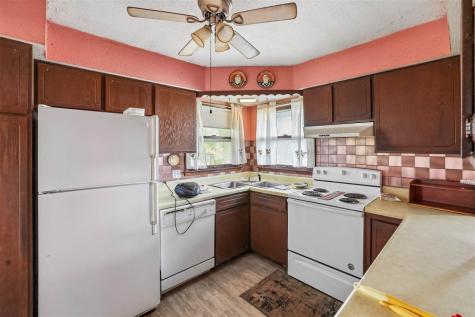 1742 520th Avenue Deep River IA 52222