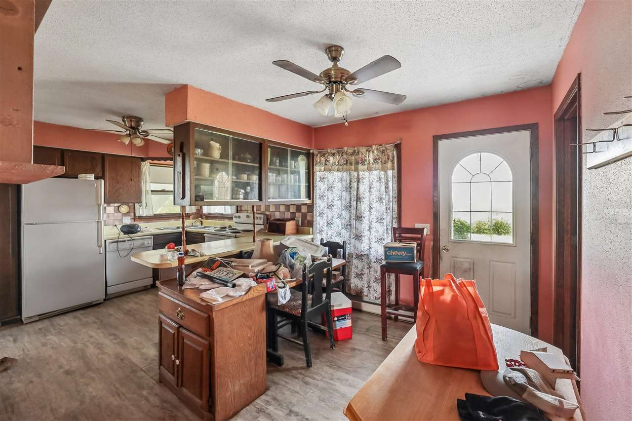 1742 520th Avenue Deep River IA 52222