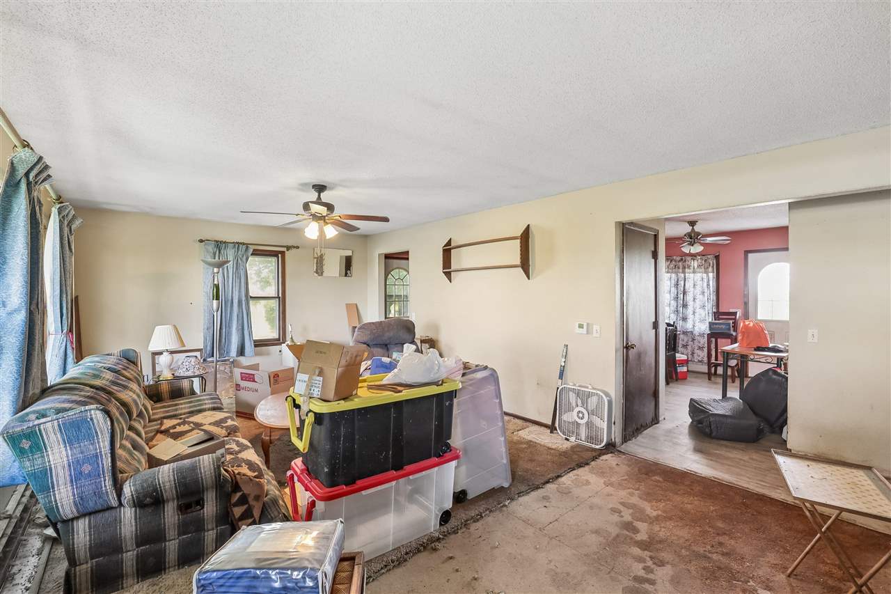 1742 520th Avenue Deep River IA 52222