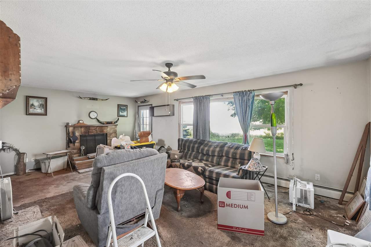 1742 520th Avenue Deep River IA 52222