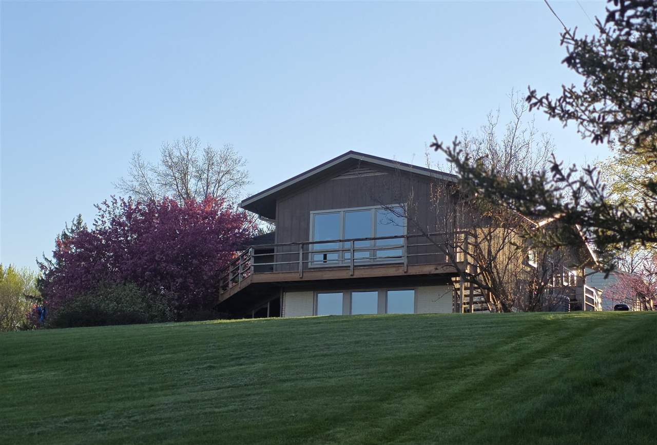 21 Fairview Knoll NE Iowa City IA 52240