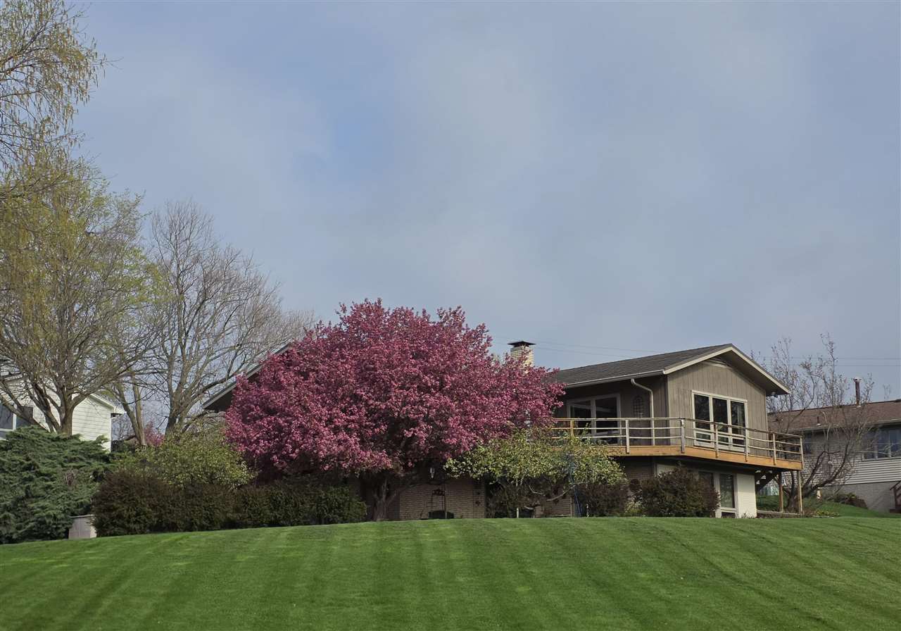 21 Fairview Knoll NE Iowa City IA 52240
