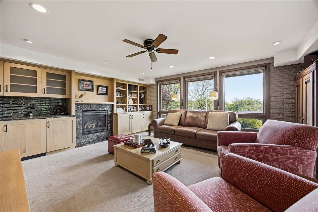 21 Fairview Knoll NE Iowa City IA 52240