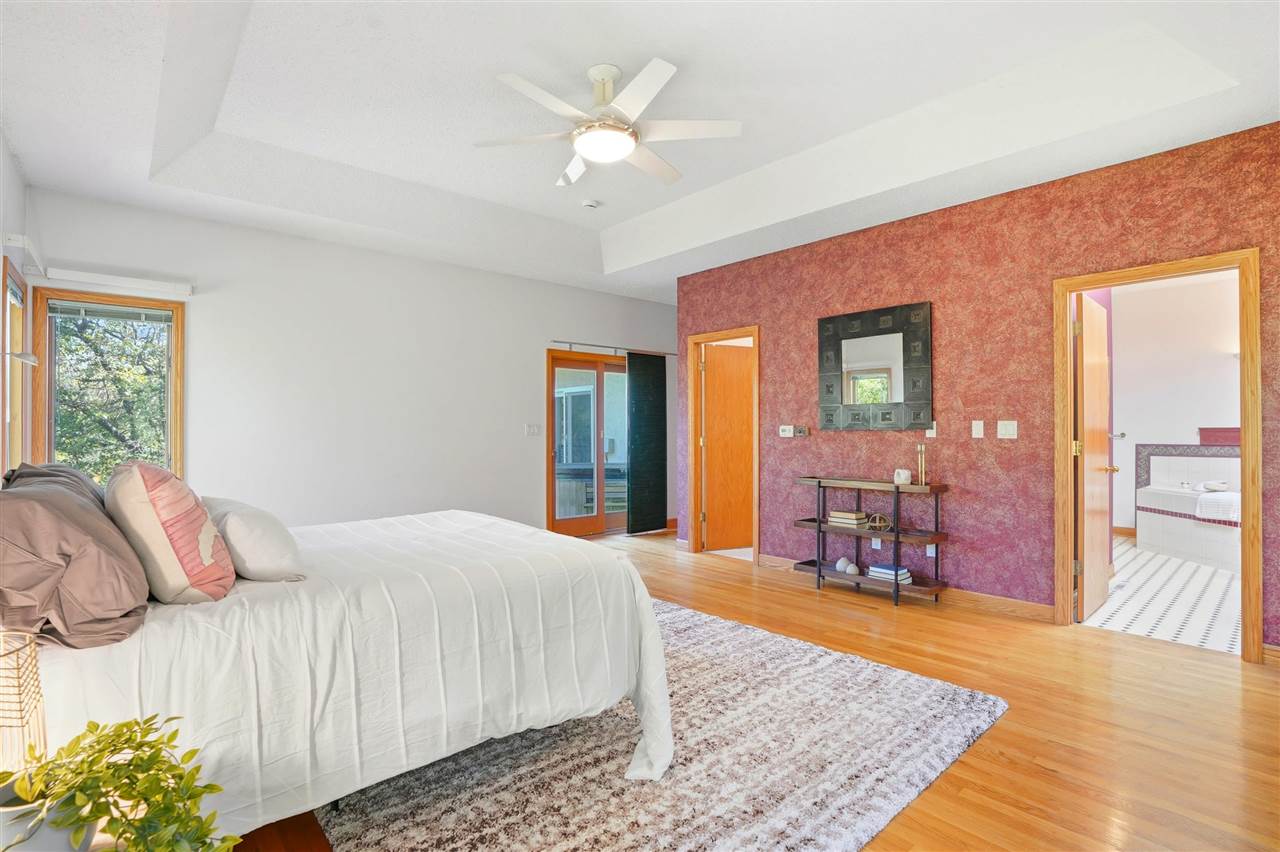 4672 Fox Lane NE Iowa City IA 52240