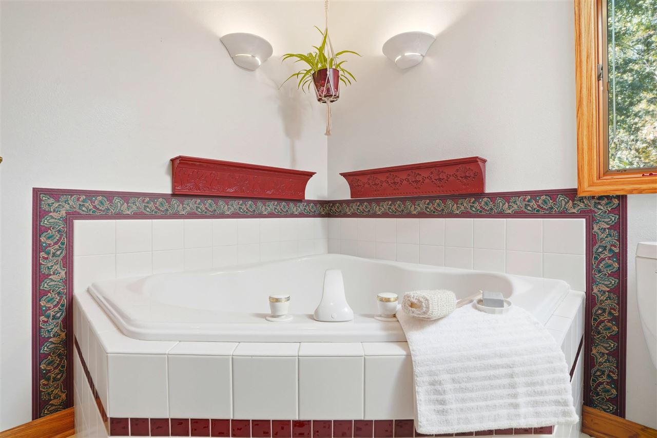 4672 Fox Lane NE Iowa City IA 52240