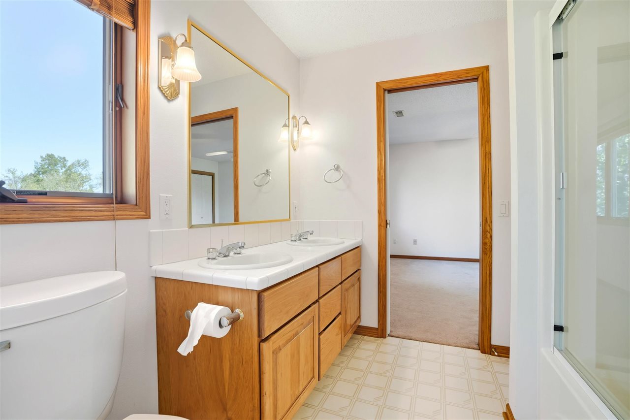 4672 Fox Lane NE Iowa City IA 52240