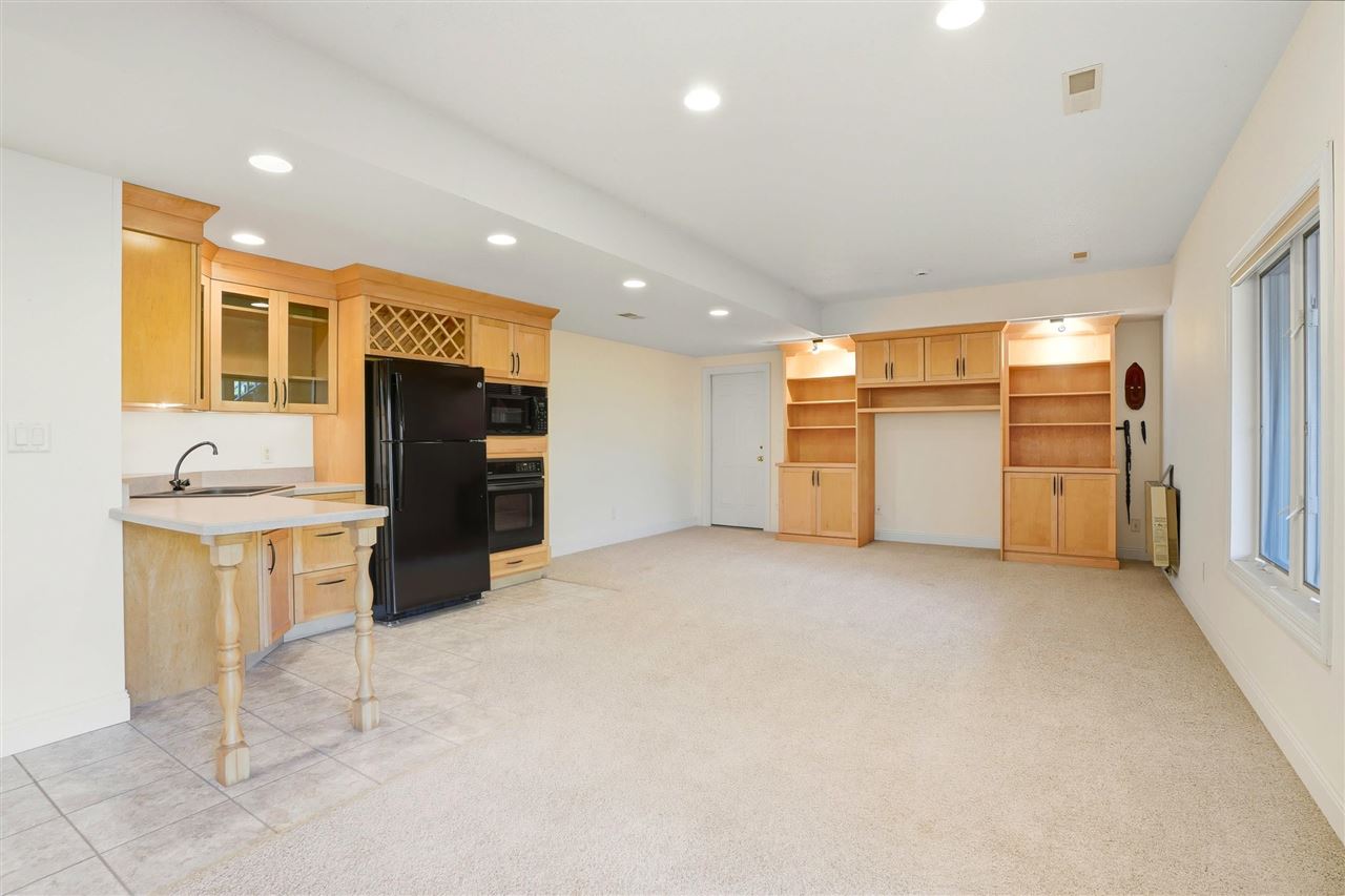 4672 Fox Lane NE Iowa City IA 52240