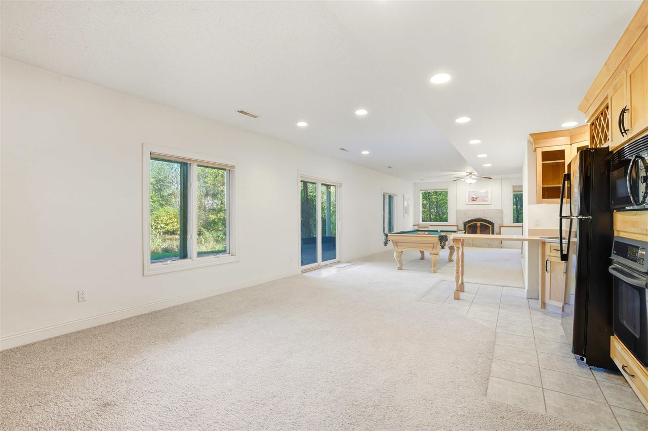 4672 Fox Lane NE Iowa City IA 52240