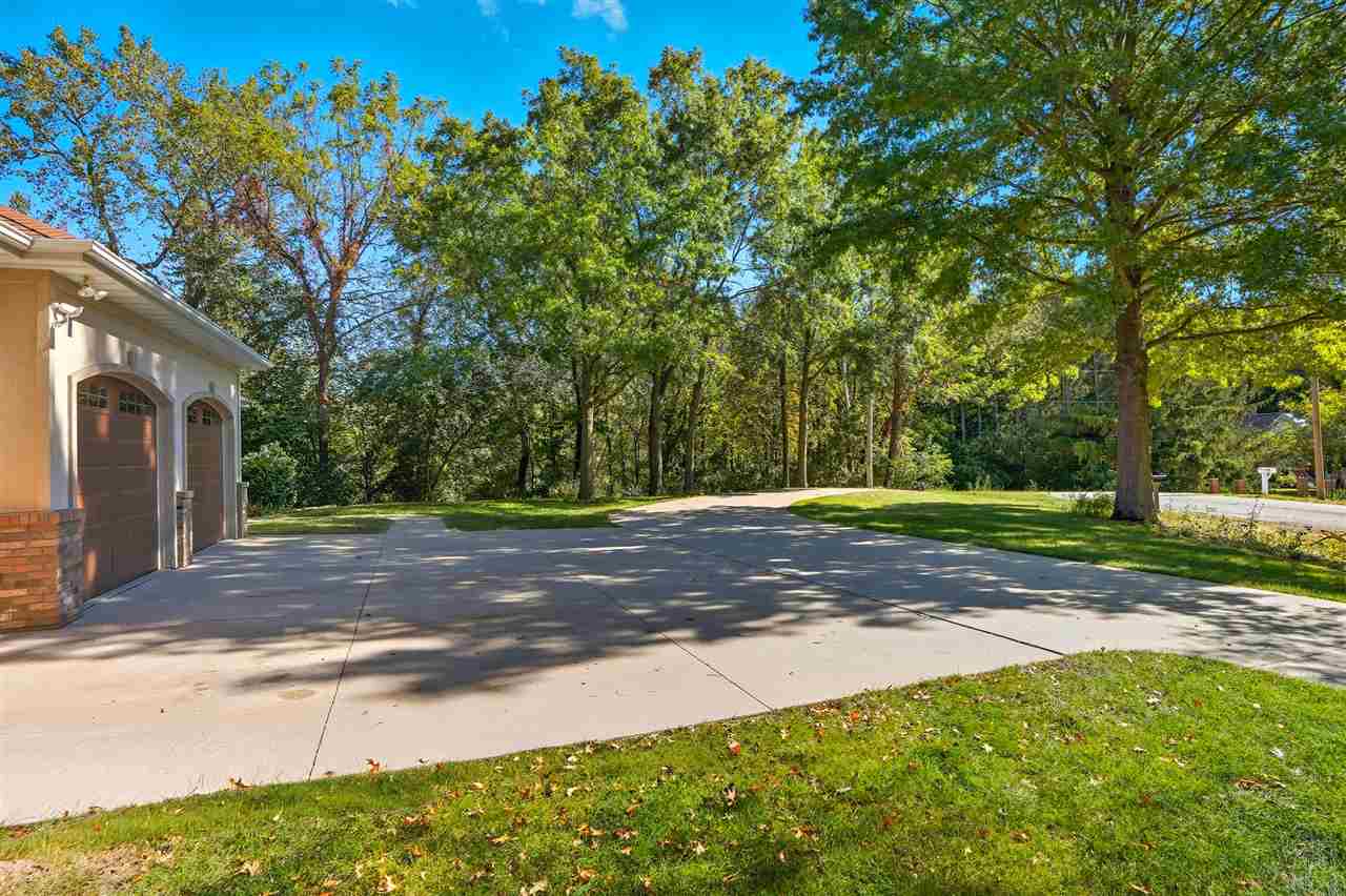 4672 Fox Lane NE Iowa City IA 52240