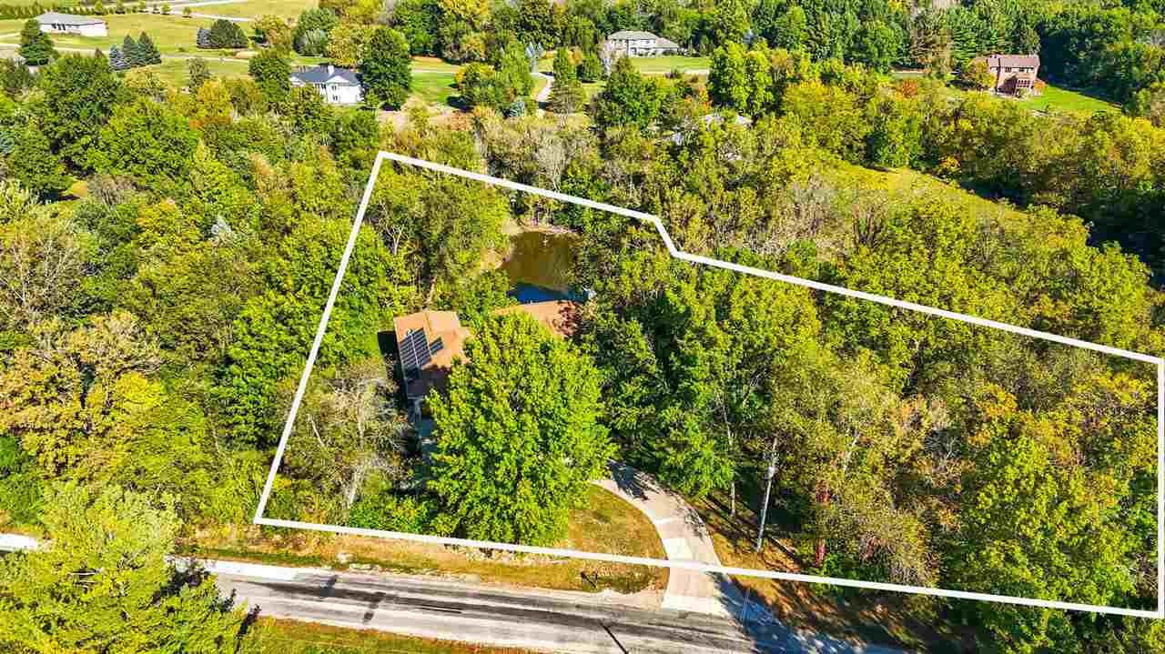 4672 Fox Lane NE Iowa City IA 52240