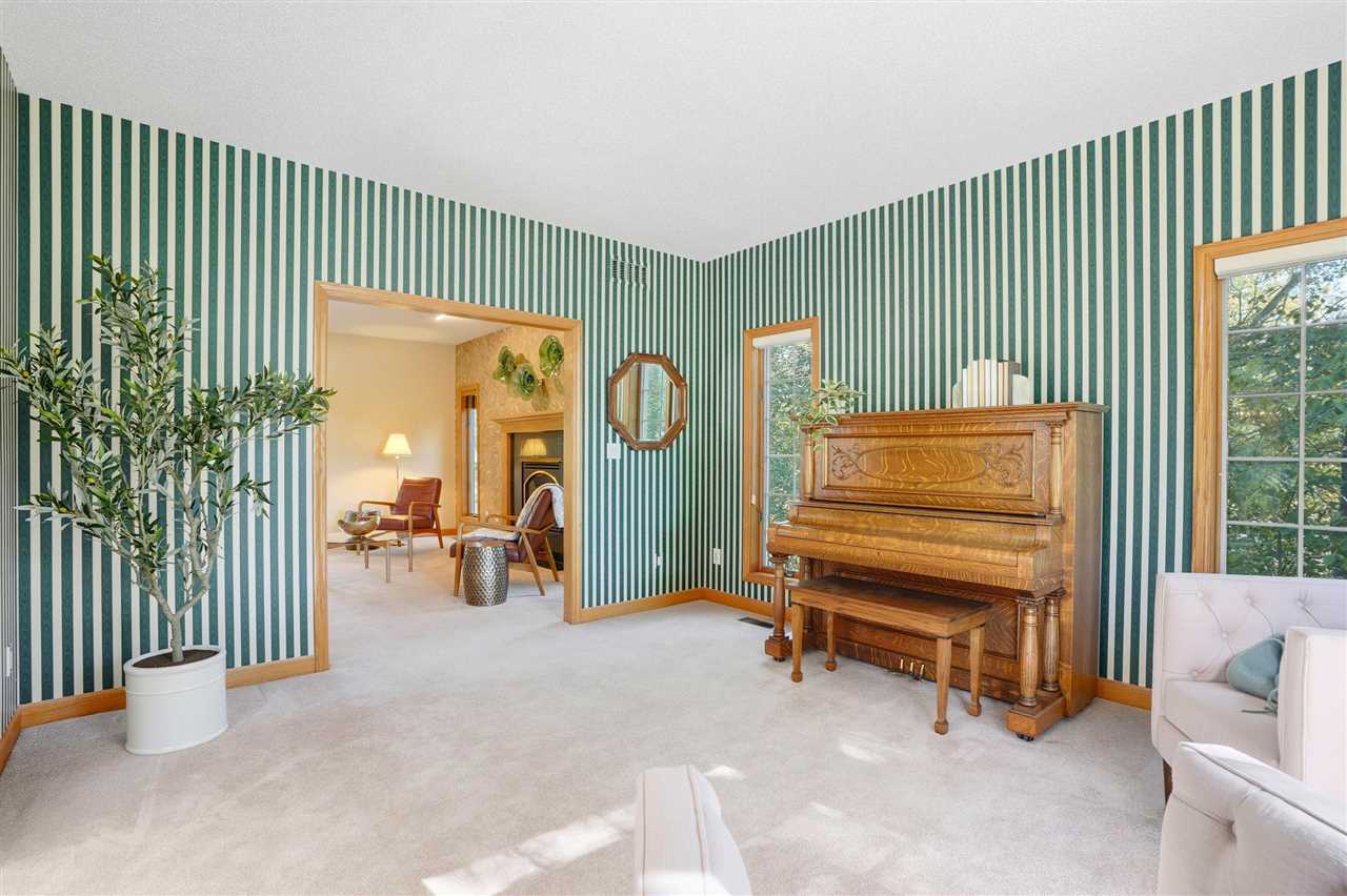 4672 Fox Lane NE Iowa City IA 52240