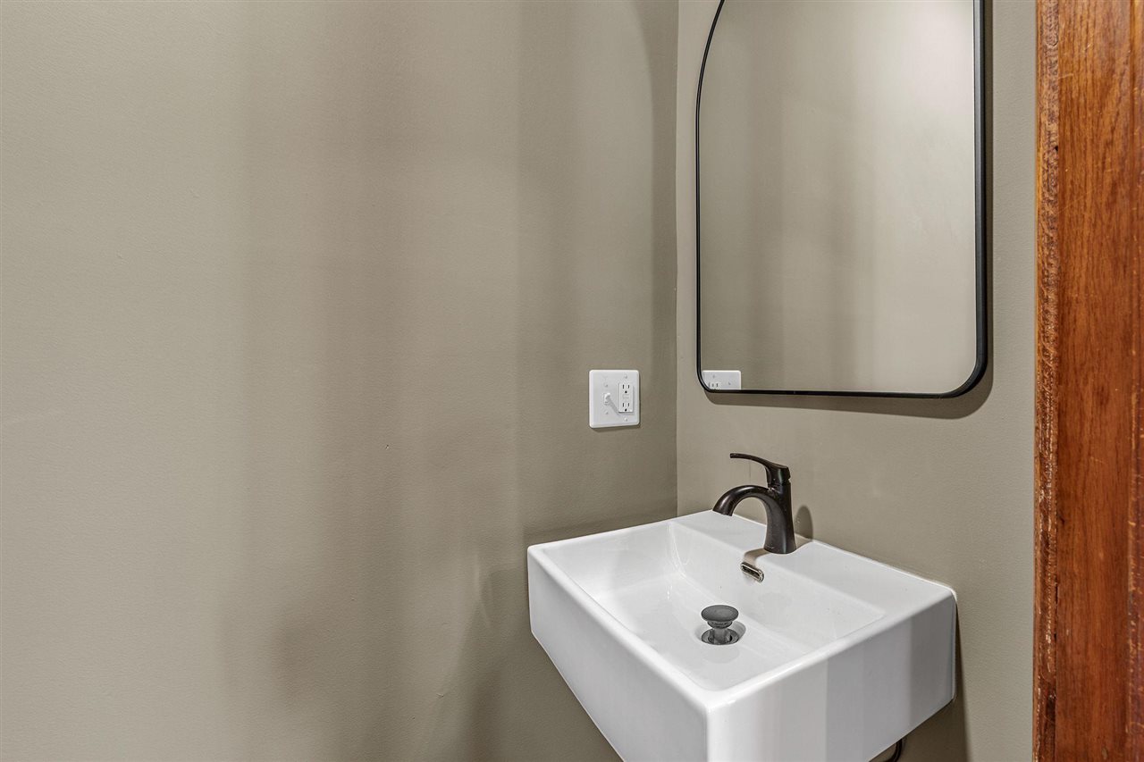 1703 A Avenue NE Cedar Rapids IA 52402