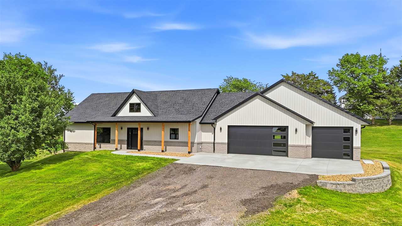 1997 Alex Way SW Oxford IA 52322