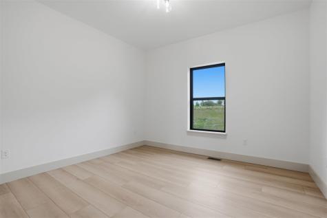 1997 Alex Way SW Oxford IA 52322