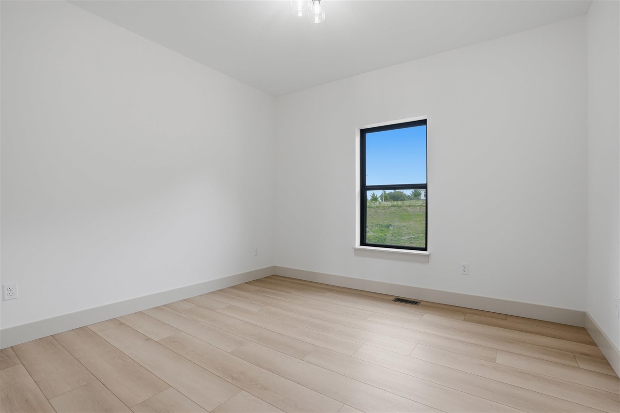 1997 Alex Way SW Oxford IA 52322