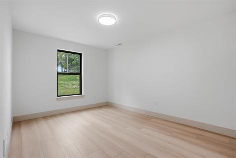 1997 Alex Way SW Oxford IA 52322