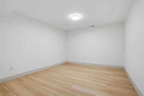 1997 Alex Way SW Oxford IA 52322
