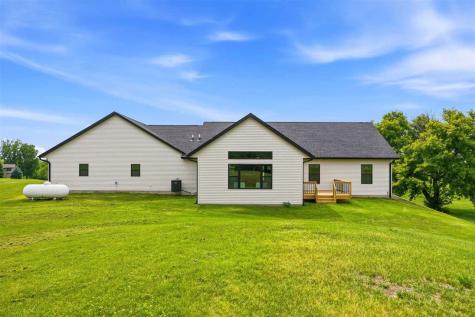 1997 Alex Way SW Oxford IA 52322