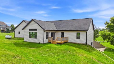 1997 Alex Way SW Oxford IA 52322