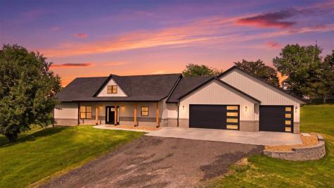 1997 Alex Way SW Oxford IA 52322