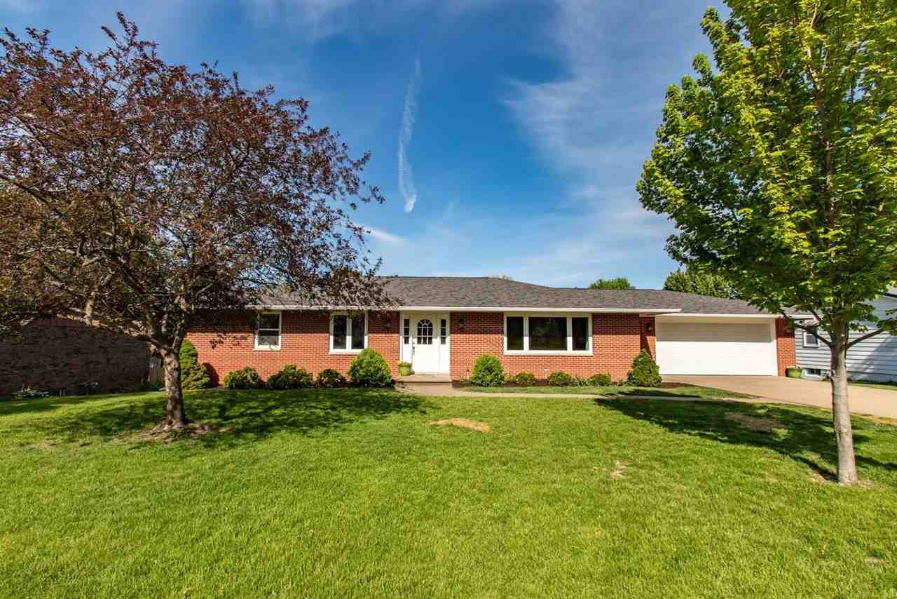 833 3rd Place Kalona IA 52247-9495