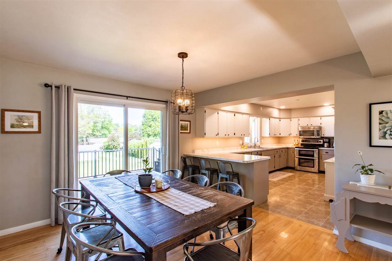 833 3rd Place Kalona IA 52247-9495