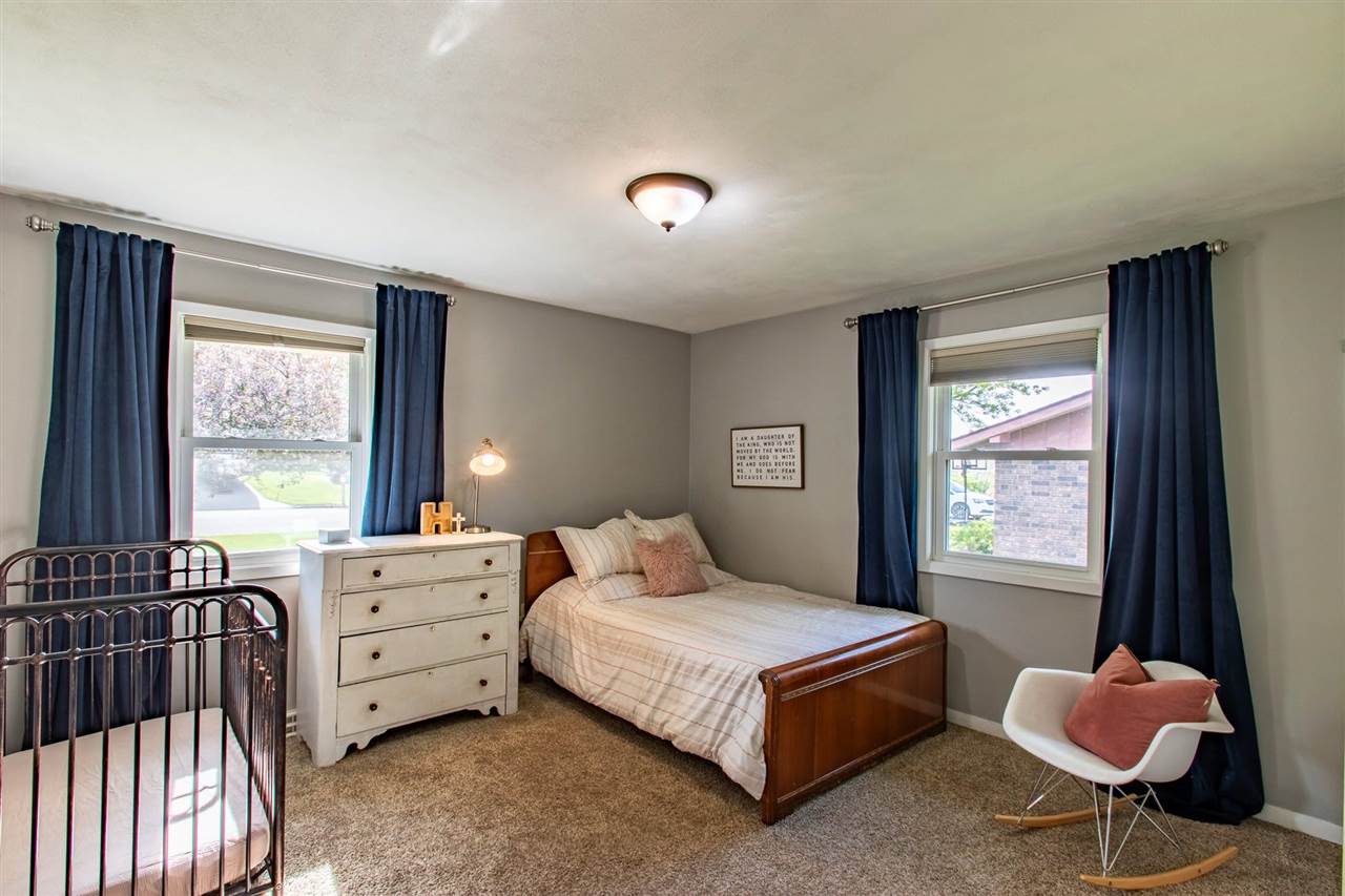 833 3rd Place Kalona IA 52247-9495