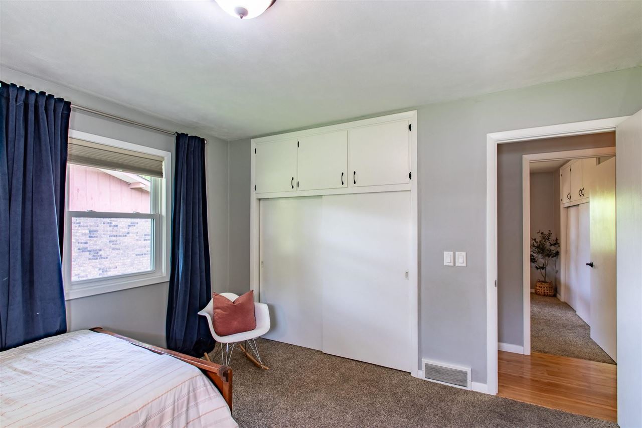 833 3rd Place Kalona IA 52247-9495