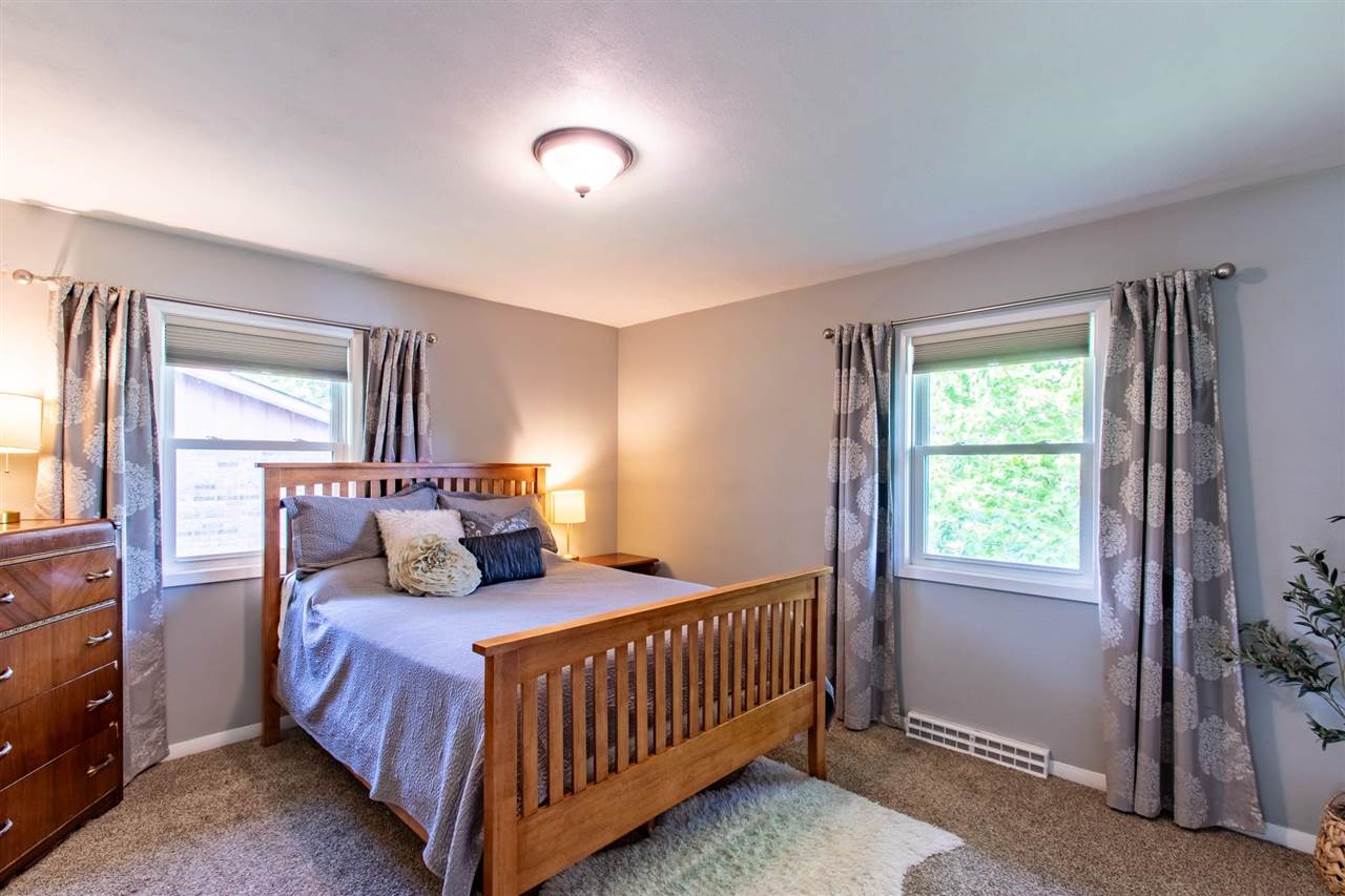 833 3rd Place Kalona IA 52247-9495