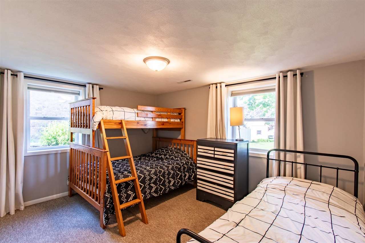833 3rd Place Kalona IA 52247-9495