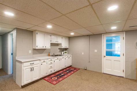833 3rd Place Kalona IA 52247-9495