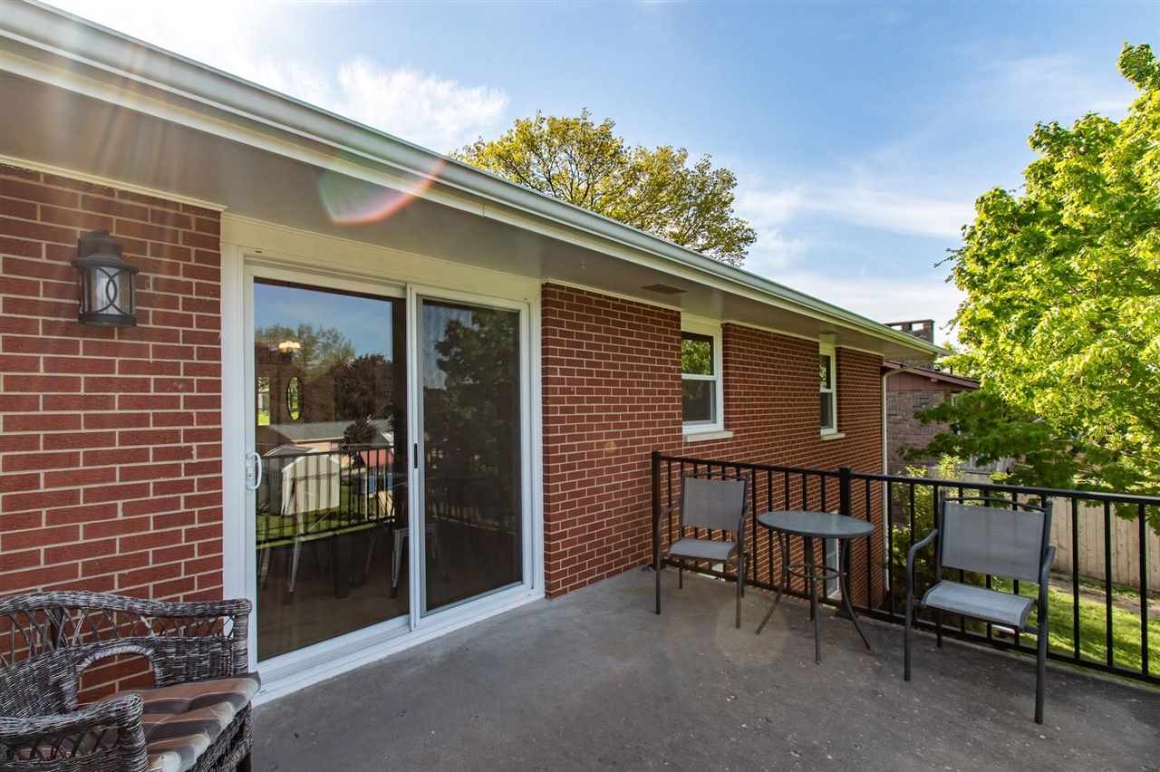 833 3rd Place Kalona IA 52247-9495